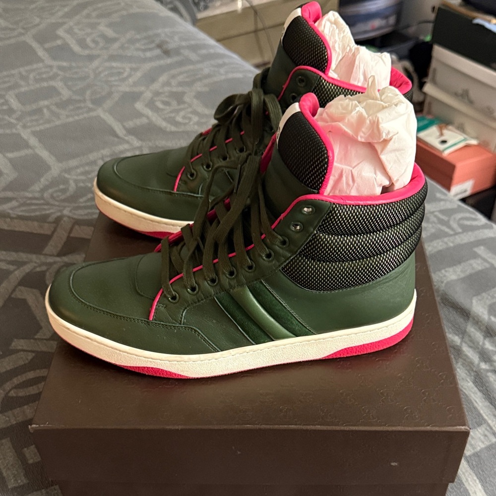 Gucci Dark Green High-Top Sneakers with Pink Trim. Gucci size 9 is a USA size 10 - Picture 5 of 5